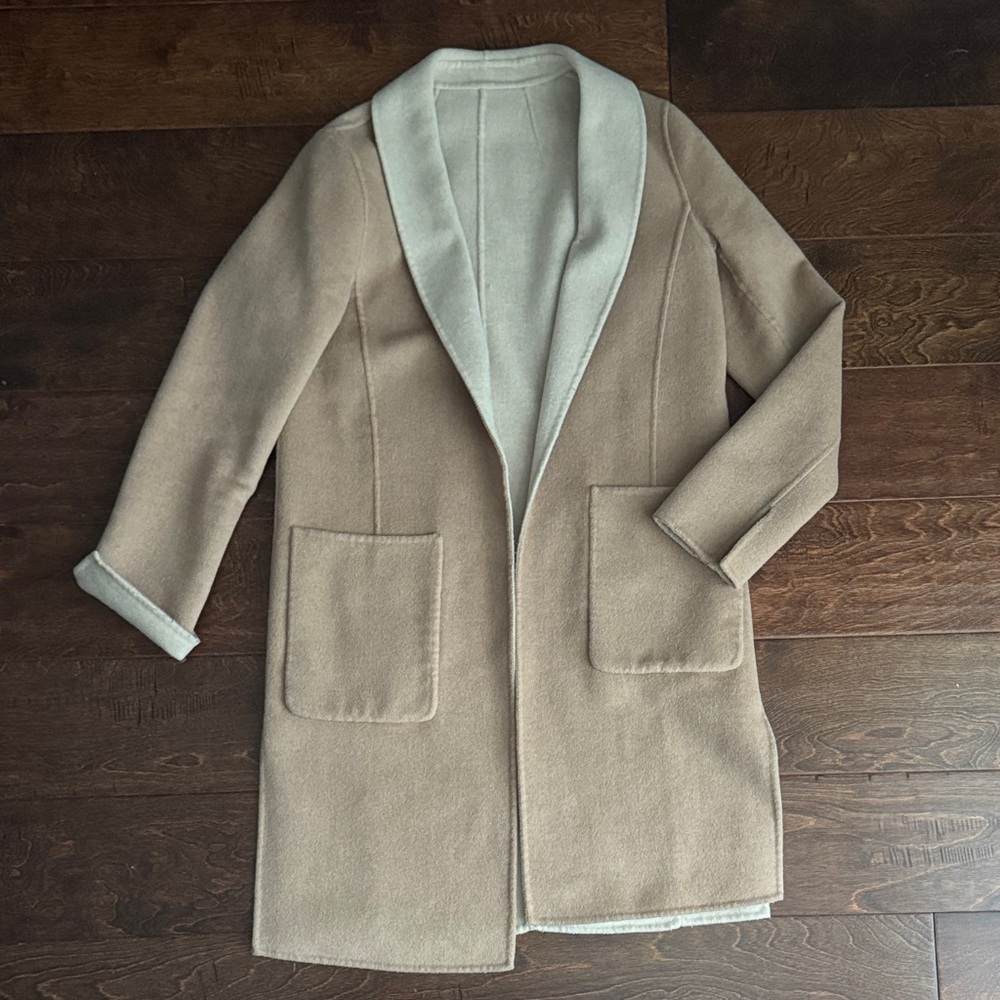 Women’s Banana Republic Reversible Cream and Tan Coat